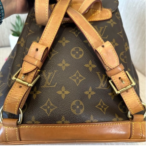 LOUIS VUITTON Monogram Montsouris PM Backpack - Picture 4 of 15
